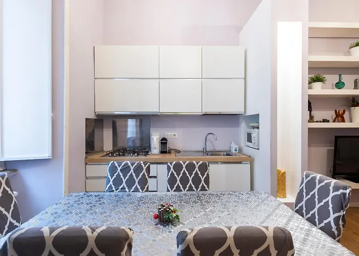 Luxury Three Bedrooms Flat In Center Rome