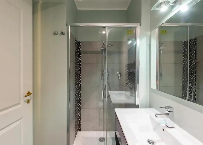 Apartment Luxury Three Bedrooms Flat In Center
